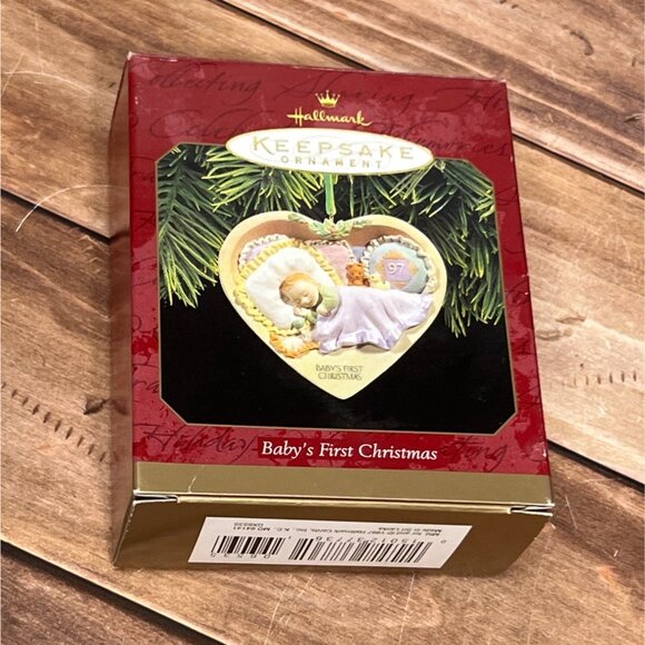 1997 HALLMARK ORNAMENT QX6535 BABYS FIRST CHRISTMAS PORCELAIN BY LADENE VOTRUBA - Picture 2 of 9